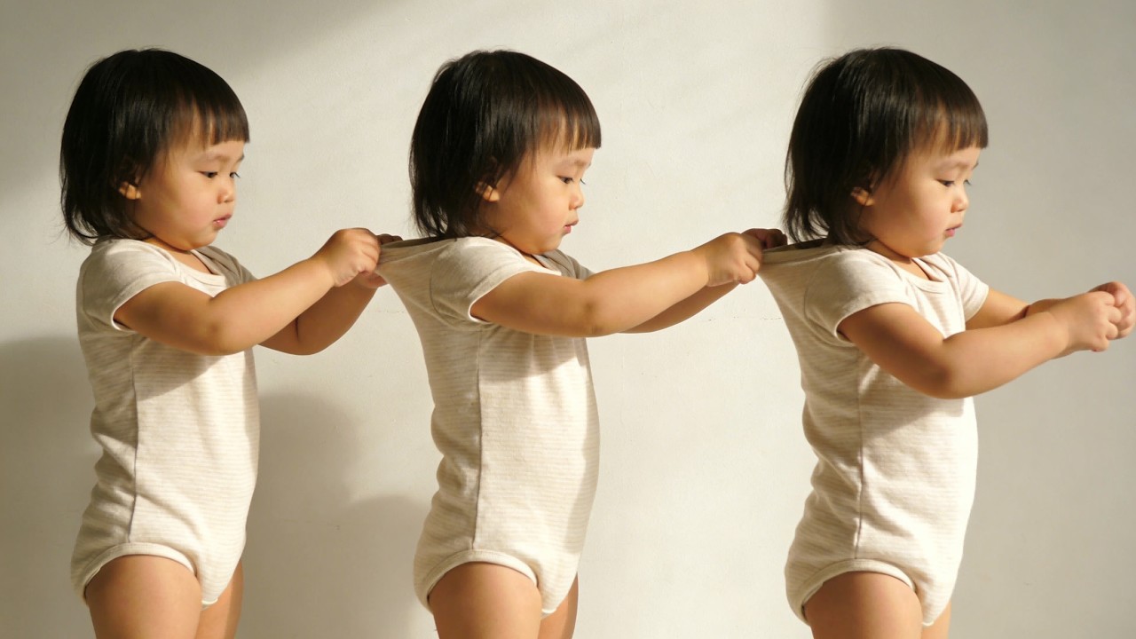 体验了一下皇帝般的待遇~ #lovelybaby #萌娃 #家有萌娃 #cute #三胞胎vlog #搞笑 #funny #baby