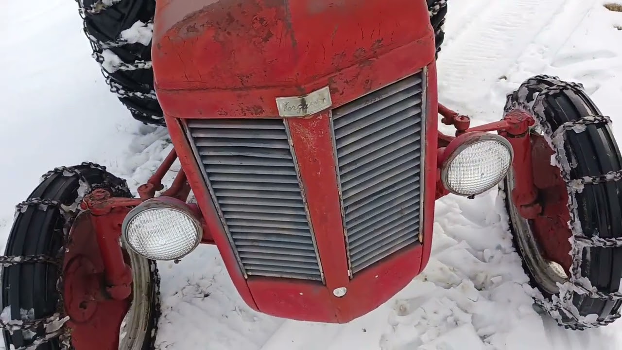 tractor runs 🏃‍♂️