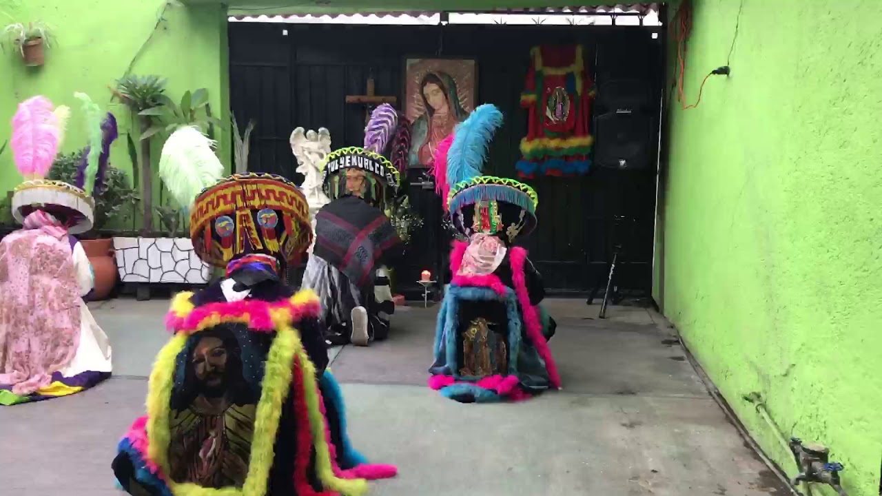 chinelos festejan dia de las madres orando por la contingencia.