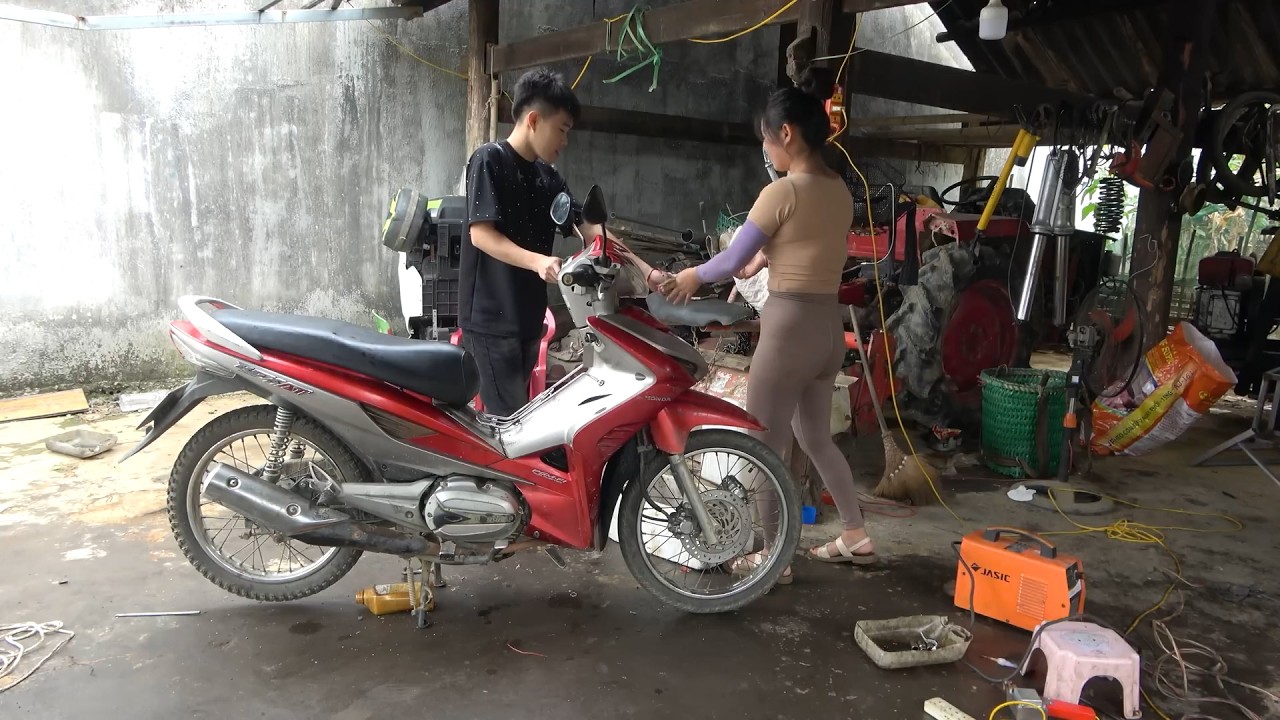 Girl Repair Full Restoration of a HONDA RSX 150CC Motorbike to Support a Local Farmer