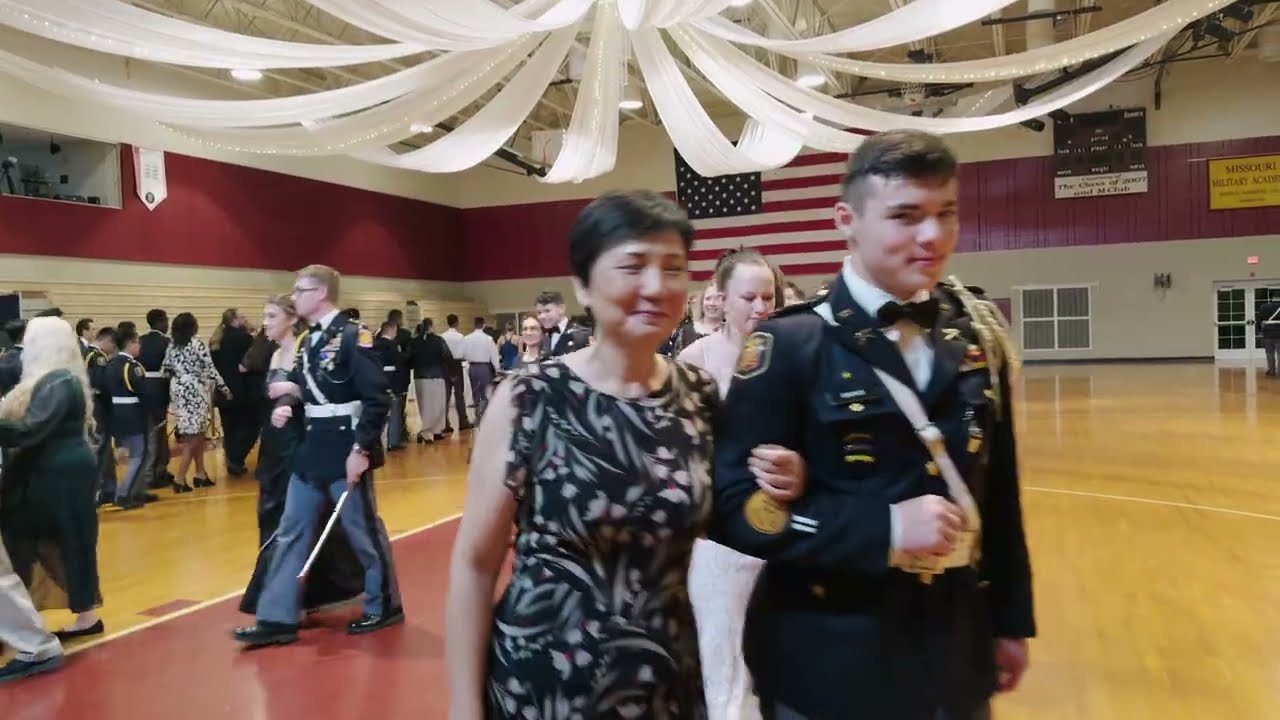 Senior Ring Dinner, fall 2025: The Grand March