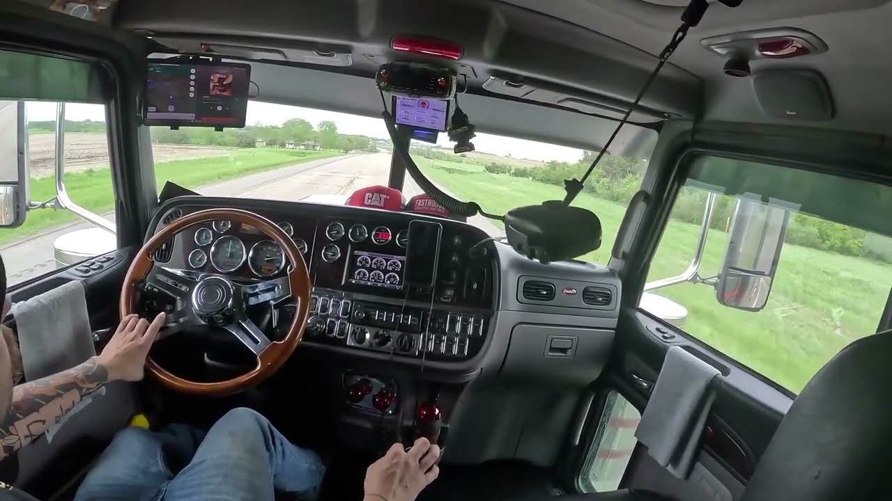 Straight Piped 389 Peterbilt - Farm Load and Trucking East