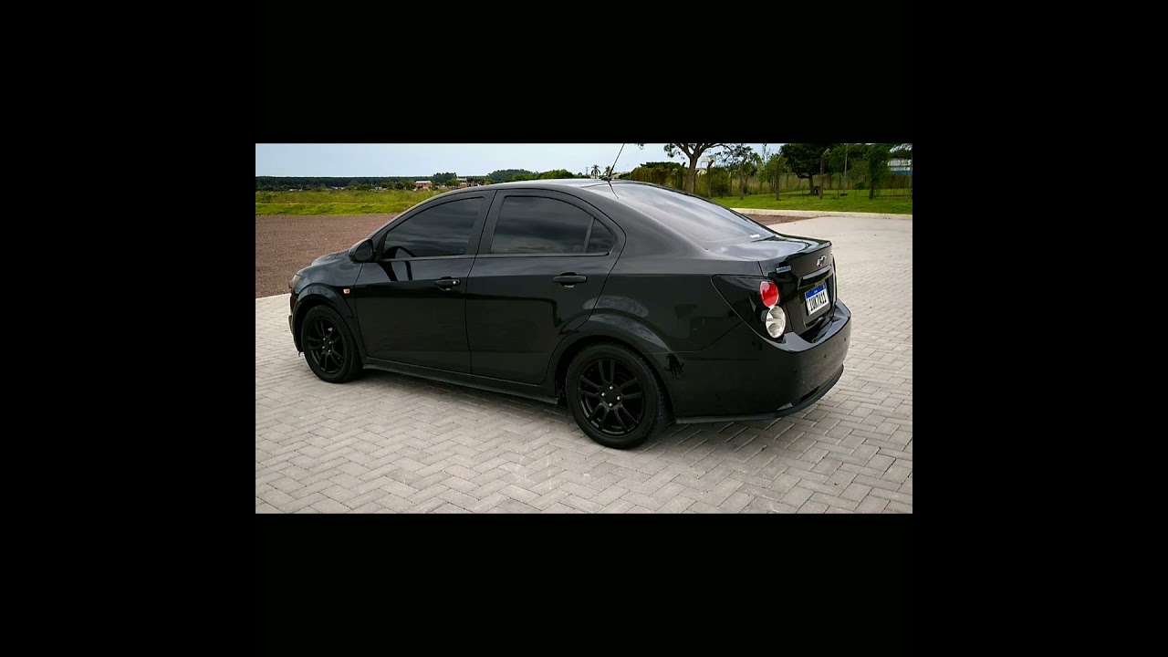 Chevrolet SONIC SEDAN preto + Black piano