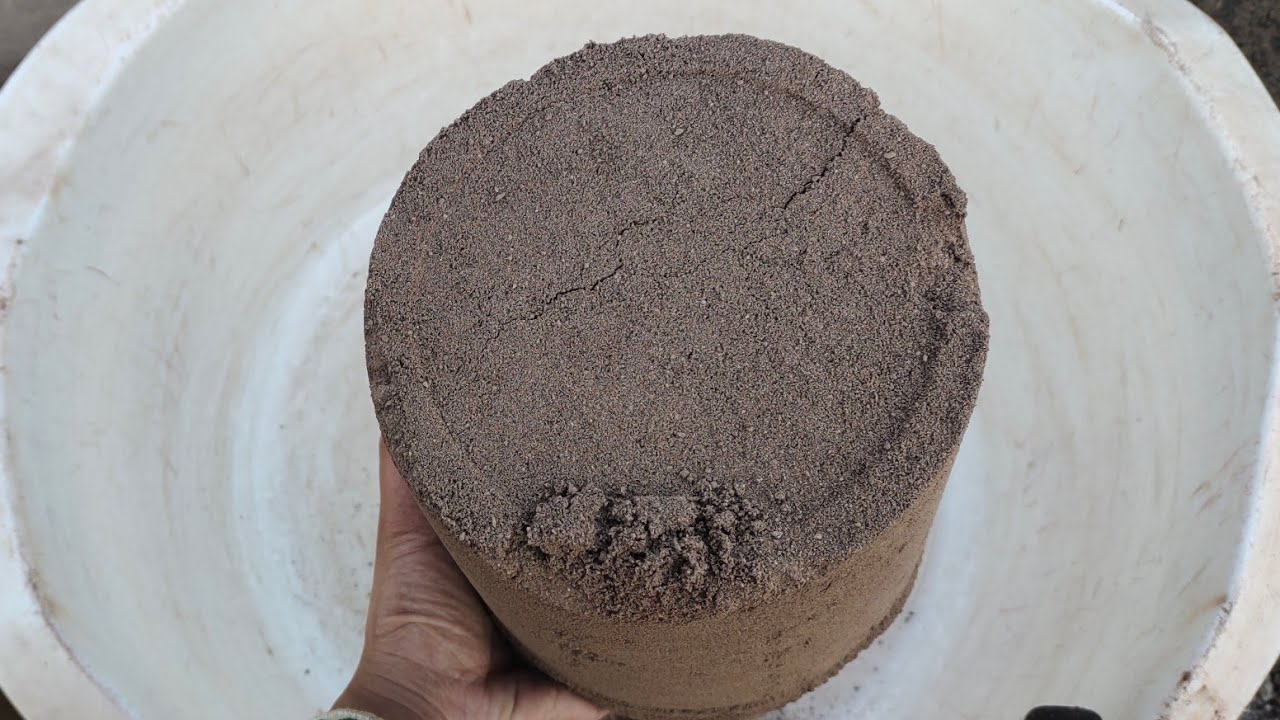 New giant buckets 😍 of mud texture... yummilicious crumbling and dipping in water 💦