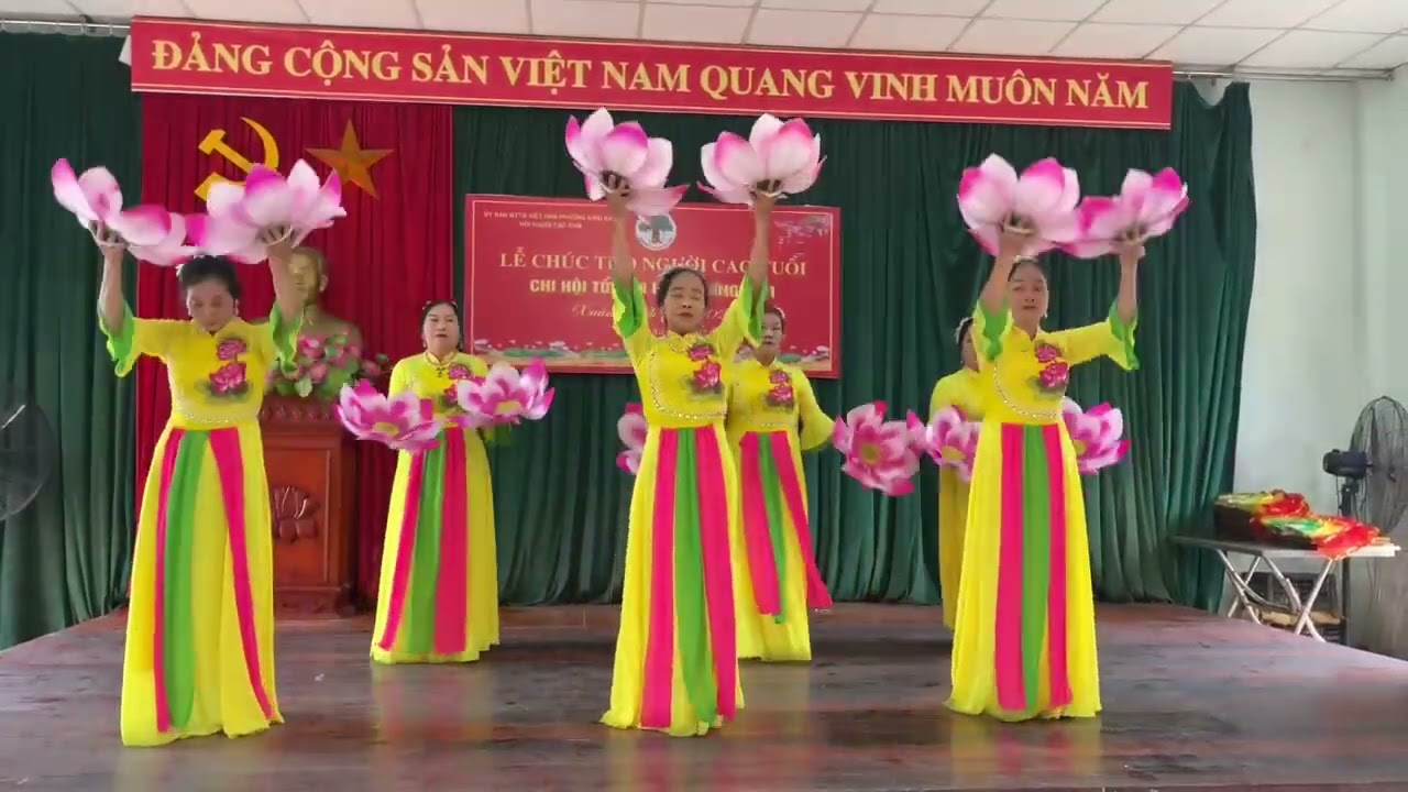 Tất niên 2025