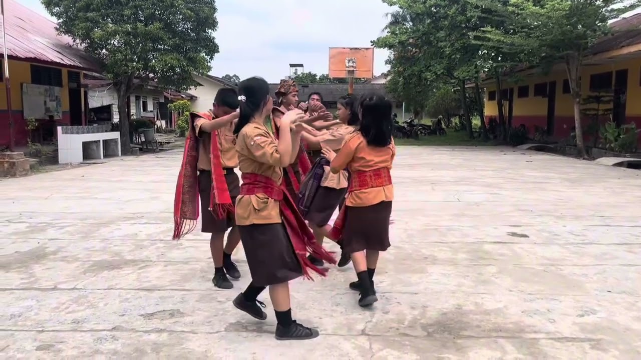 TARI KREASI SIMALUNGUN - TORTORHONMA