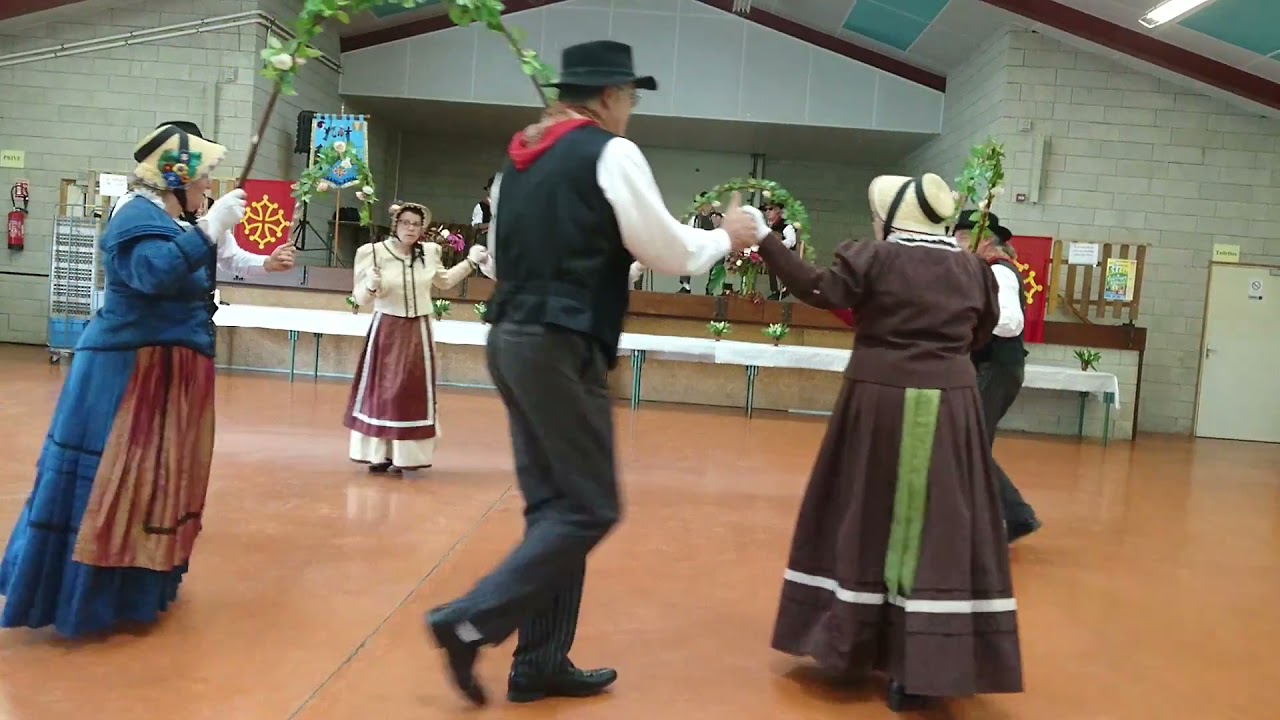 Bourrée des roses par Lo Borréio d'Olt à Nages 81