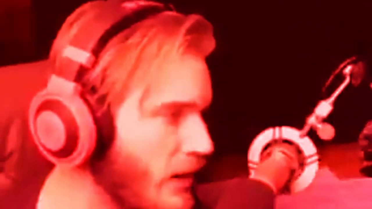J&auml;vla helvete (PewDiePie raging on FNAF)