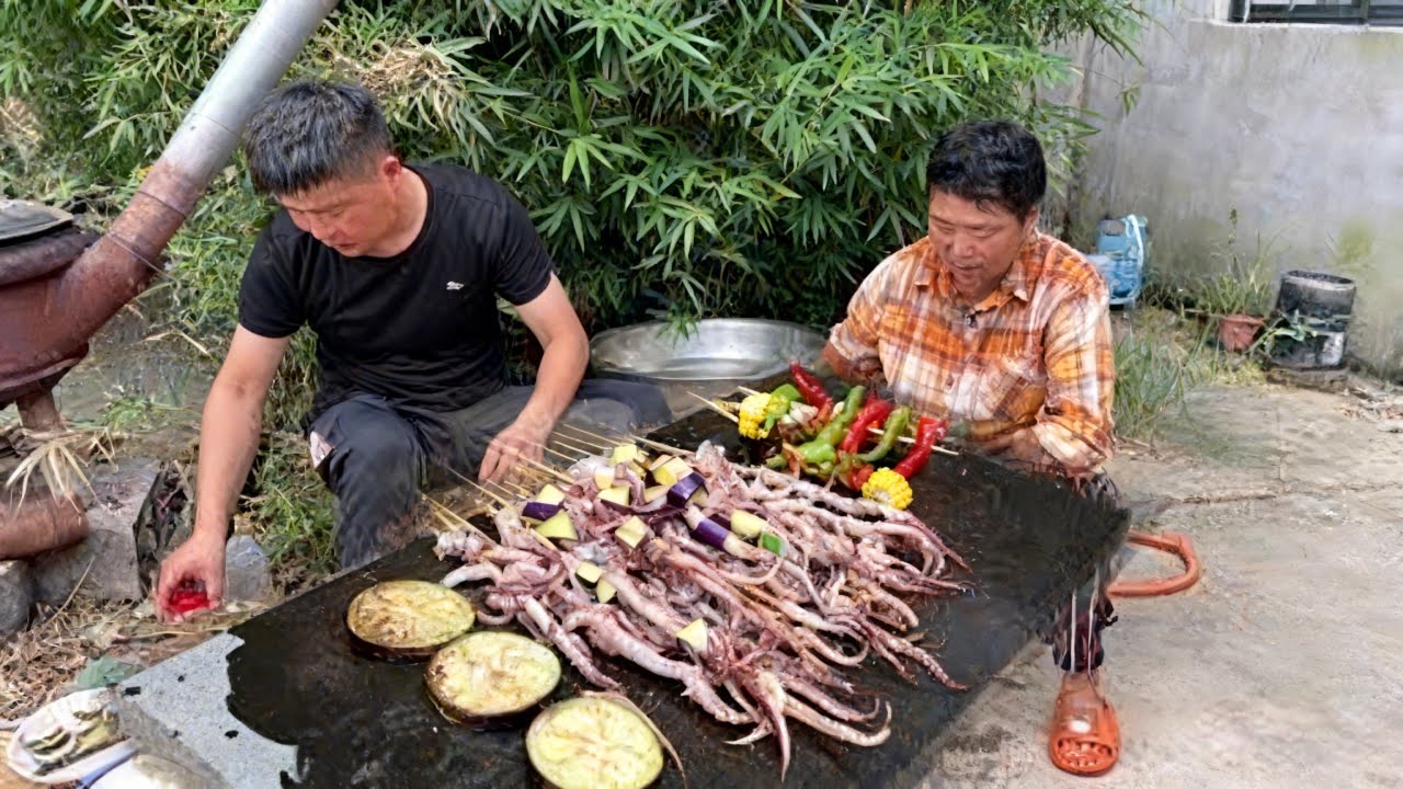 在家复刻夜市王牌！石板鱿鱼须滋滋作响，焦香弹牙，香到全家抢着吃！【正经吃货小军哥】