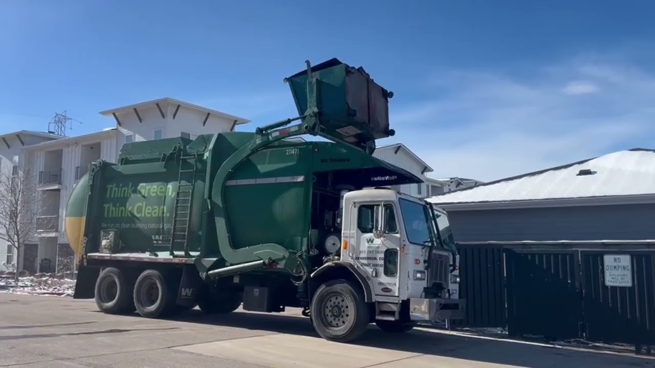 WM 320 Mcneilus FL in the townhomes