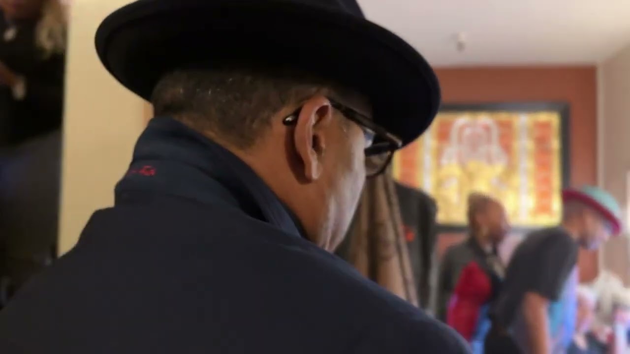 Baby, I was SHOOK when he pulled up on me at  the Paramount. #albsure #luenell 