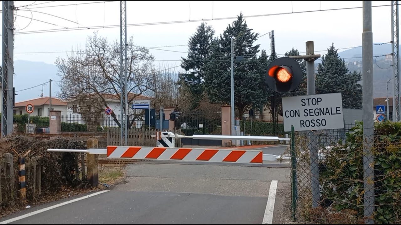 Bahnübergang Porto Ceresio (IT) // Railroad Crossing // Passaggio a livello