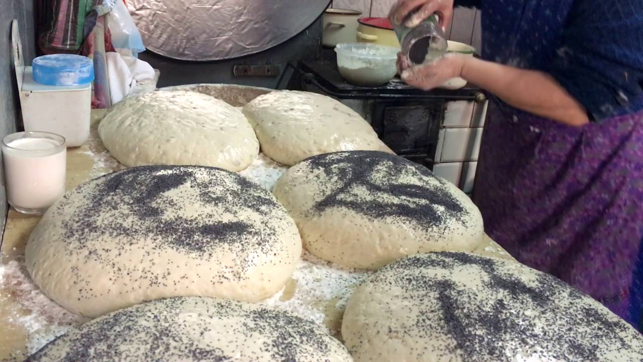 Dawniej/dziś - Pieczenie chleba w piecu