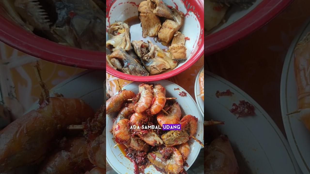 makan pindang di pinggir sungai Musi lihat Ampera pindang ketek kapal
