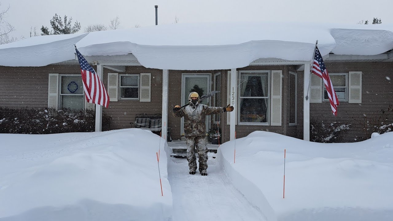 Time to shovel the roof... 🥶#MIwx #upnorthpawz #gaylordmichigan #borninfiftynine 