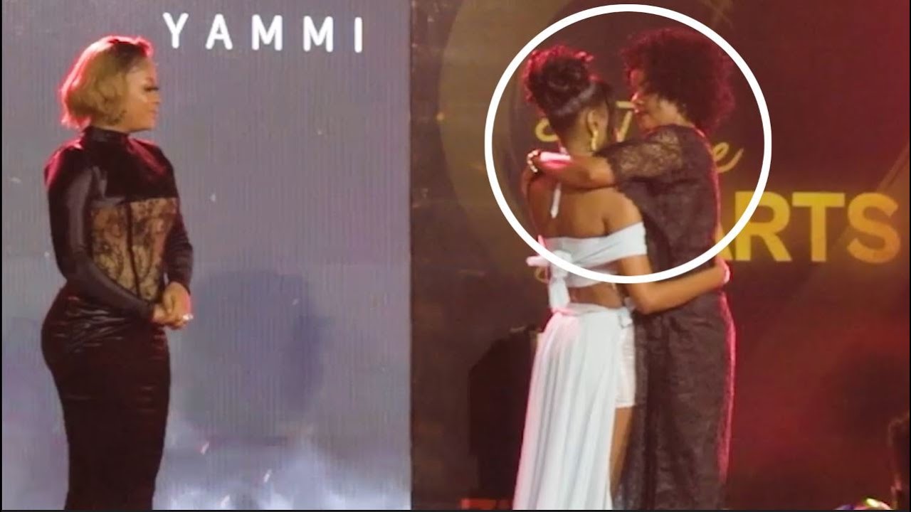 Msanii wa Nandy AMWAGA MACHOZI Hadharani baada kumuona MAMA YAKE MZAZI
