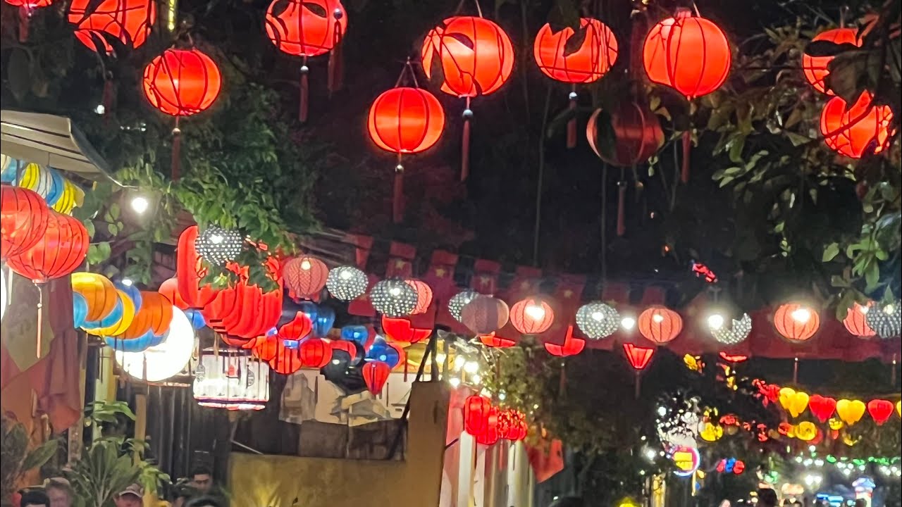 HOI AN | Vietnam en AÑO NUEVO: Faroles, Velas y Fuegos Artificiales para recibir el Año del Caballo