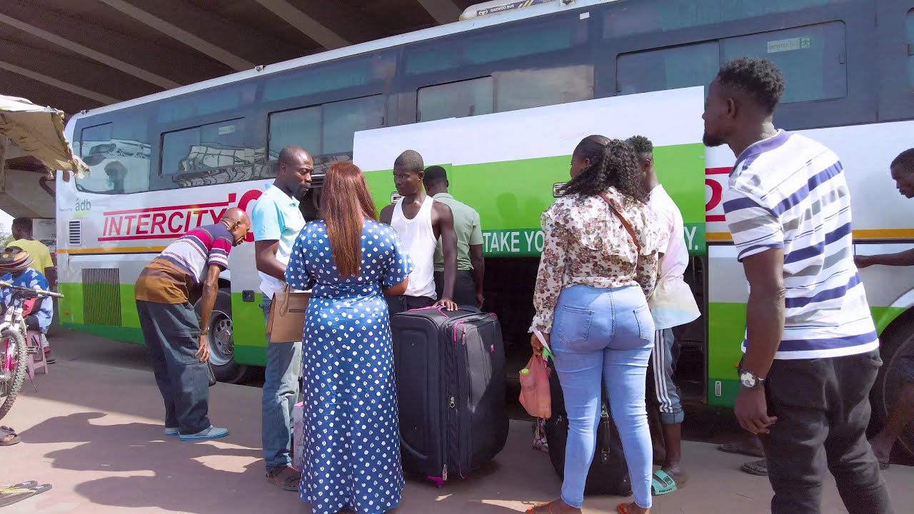 4K AMAZING AFRICA STREET SCENES GHANA ACCRA NKRUMAH CIRCLE