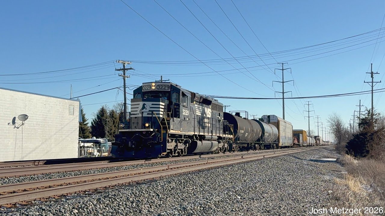 NS B19-01 w/ NS SD40-2 #3229 @ Second St in Wayne, MI 3/1/26