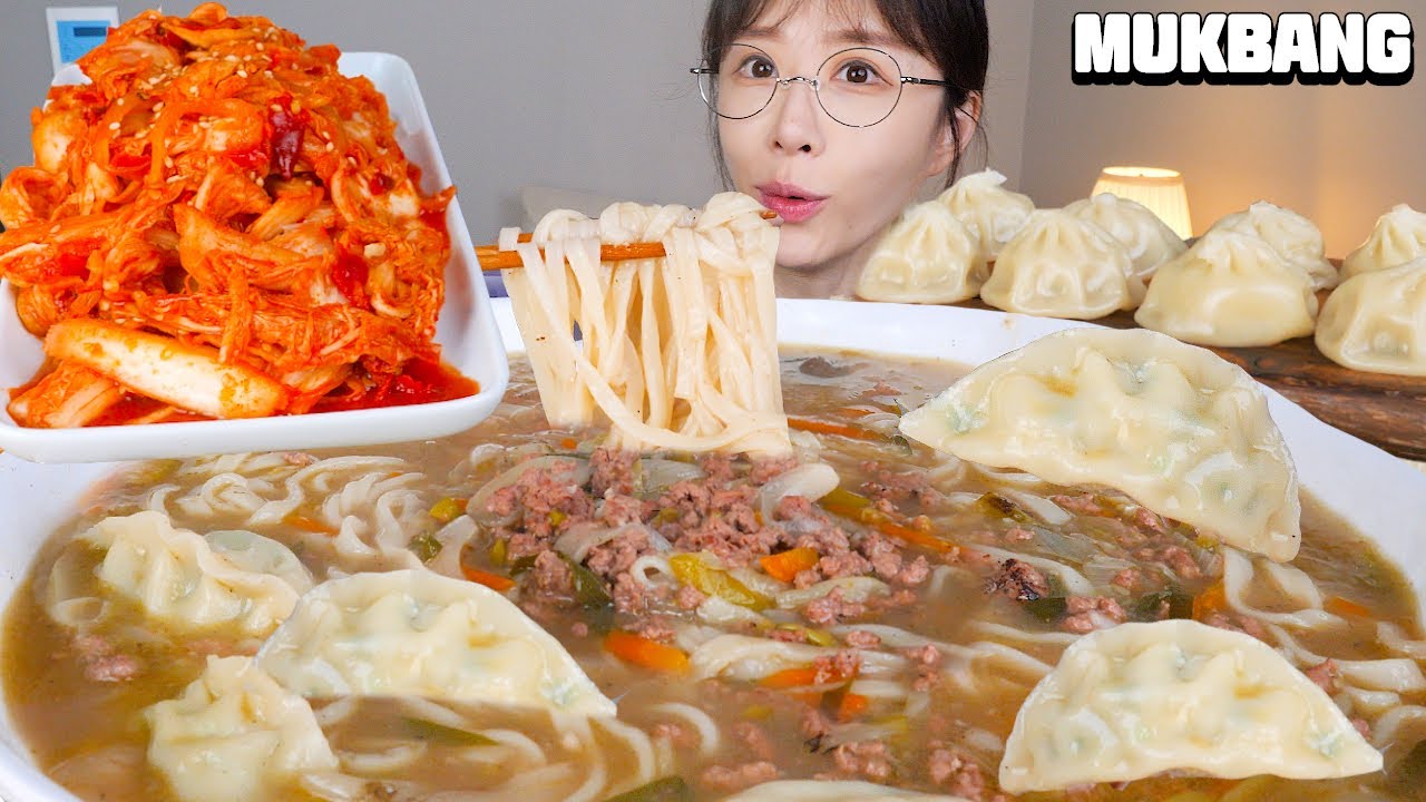 매운 마늘김치 담가서 명동교자칼국수 만들어서 먹기💪 육즙 가득 찐만두 한가득 먹방❤️ Beef Kalguksu, Spicy garlic kimchi, Mandu Mukbang