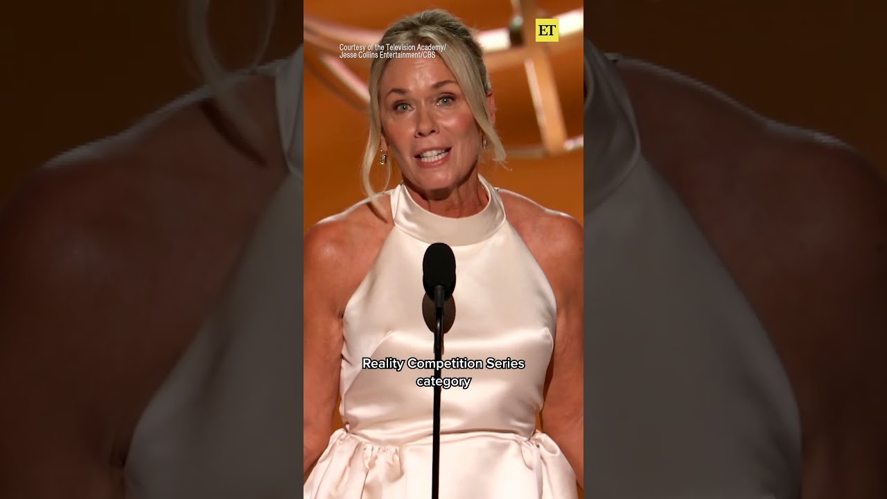 Netflix's funny lady #leannemorgan is shooting her shot with #pedropascal at the #emmys  🤣