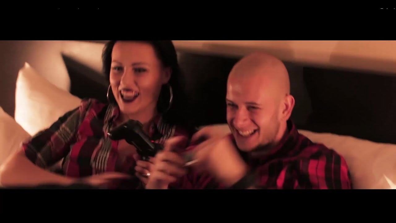 PLEXO & MUGIS - L&Aacute;VA ft. ANABELA MOLLOV&Aacute;, MARTIN KR&Aacute;Ľ + TEXT