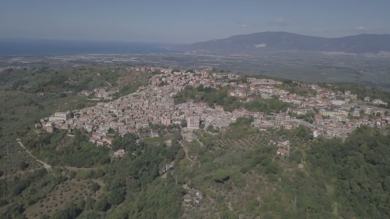 Volo con il drone dji mavic mini 2 su curinga