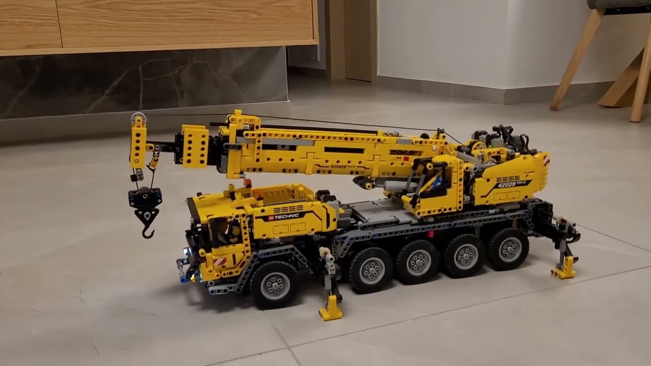 Lego 42009 Ultimate under construction part 3 (final)