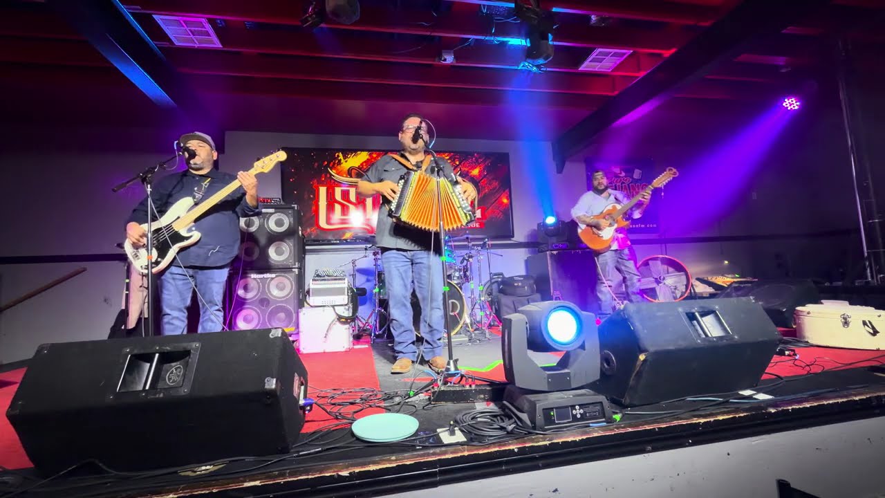 Munos Tardeadas w/ David Flores y Los Tremendos Alacranes 