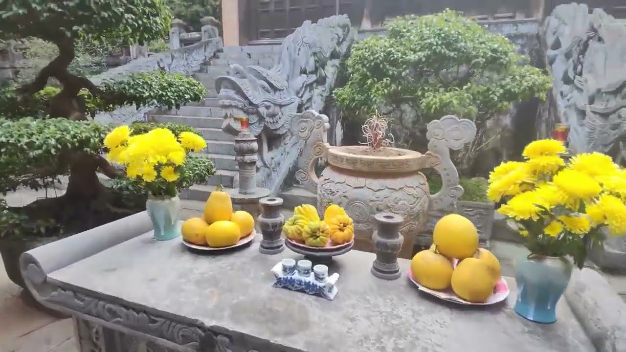 Thanh Hoa: les temples du centre. Ba Trieu, Den tho thaï, Thaï Mieu Nhà et la cathédrale.