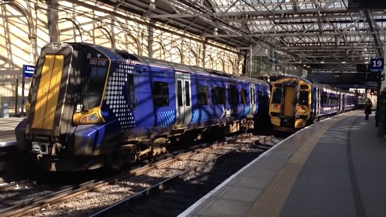 Edinburgh Waverley Railway Station (08/04/17)