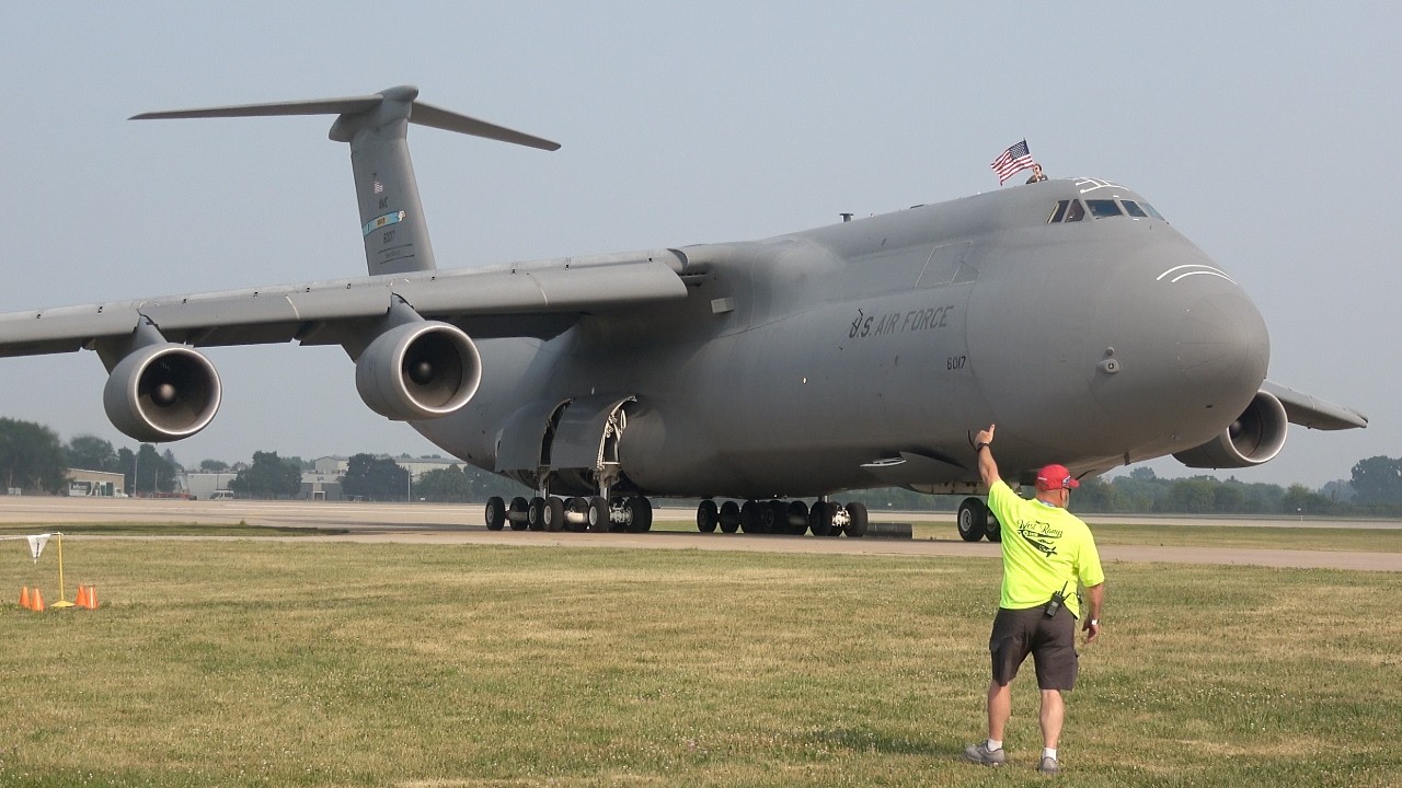 USAF C-5M Super Galaxy Lands at Oshkosh 2026