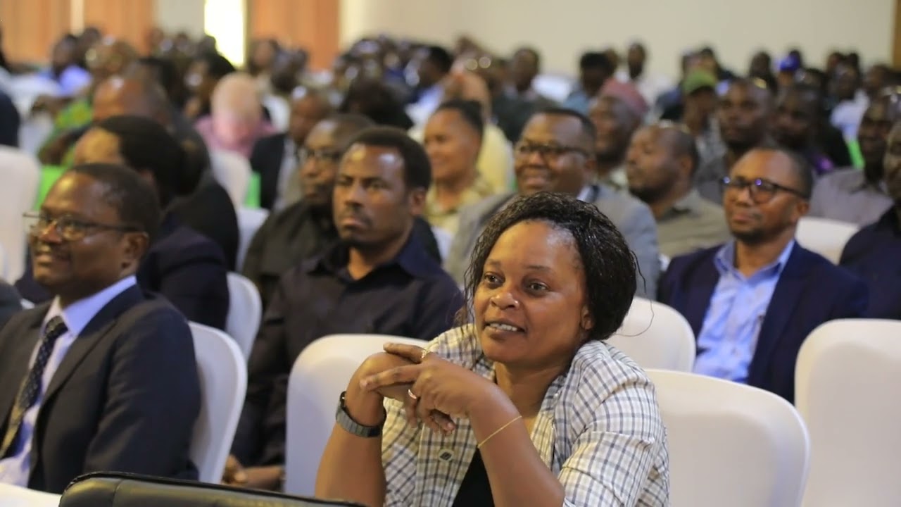 WAZIRI WA KILIMO, MHE.  HUSSEIN BASHE AKIONGEA WAKATI WA  MKUTANO WA WADAU WA KOROSHO 2025