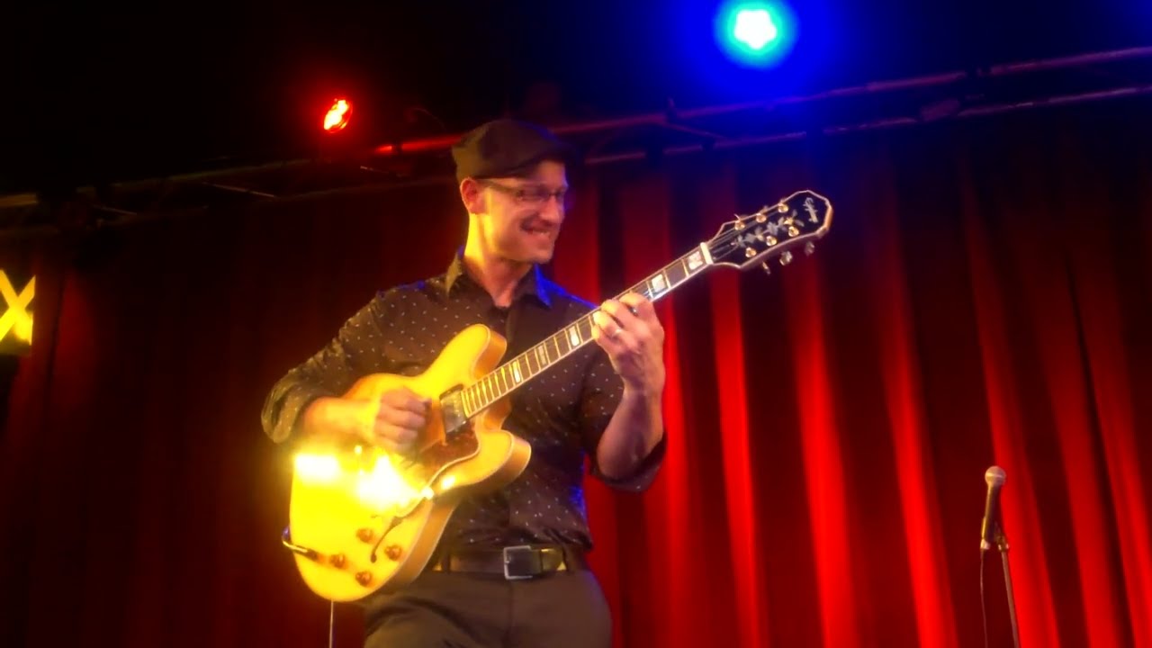 Pete Roth Trio ft  Bill Bruford - New world