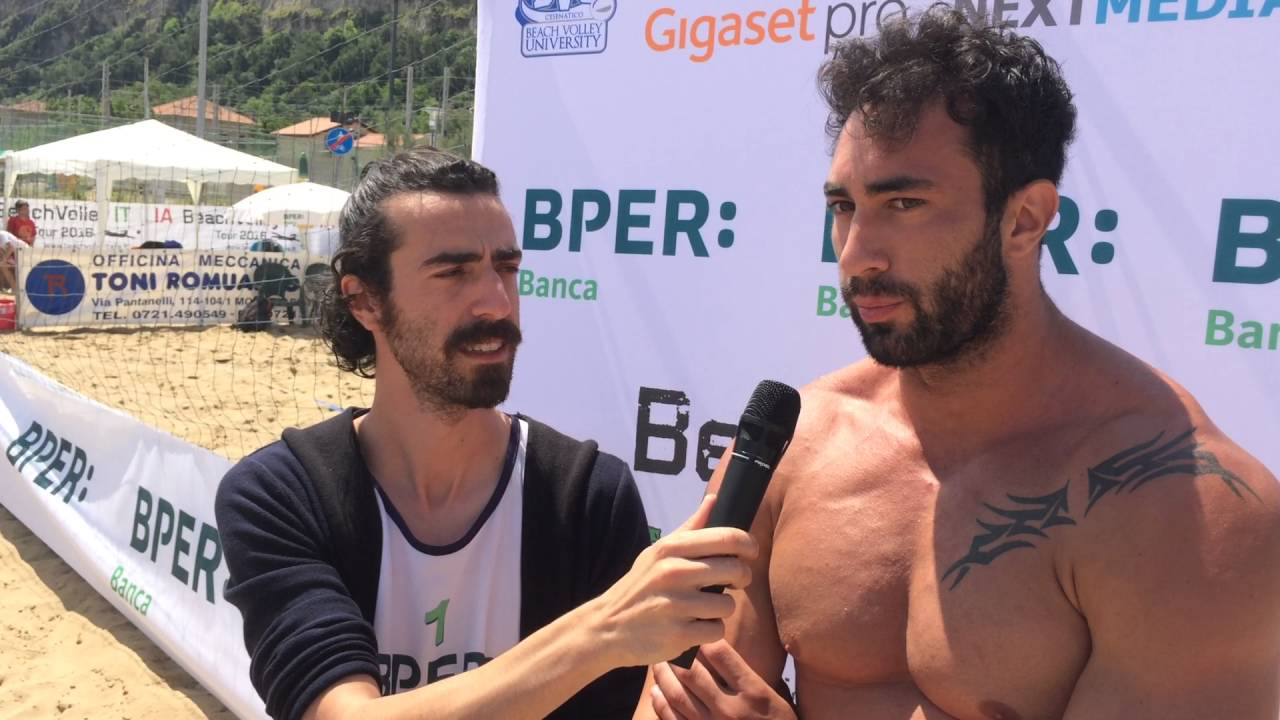 Matteo Martino si diverte con noi al Beach Volley Italia Tour