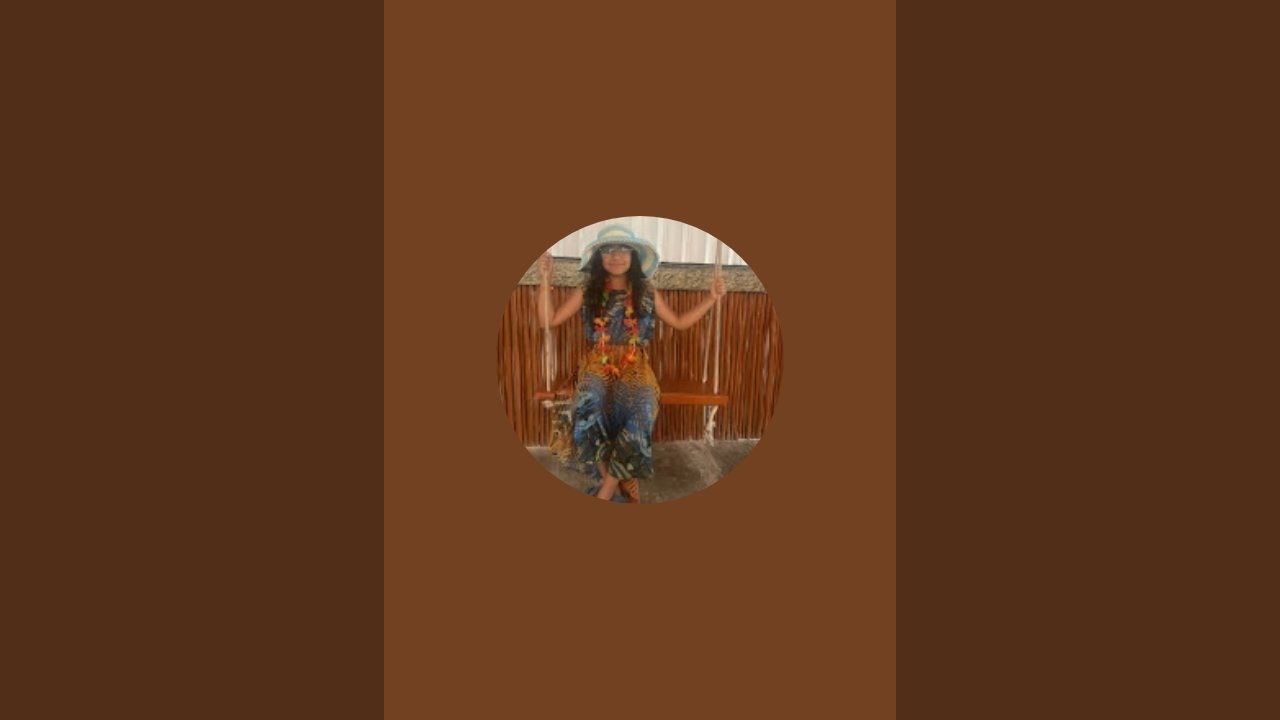 queenamna is live!