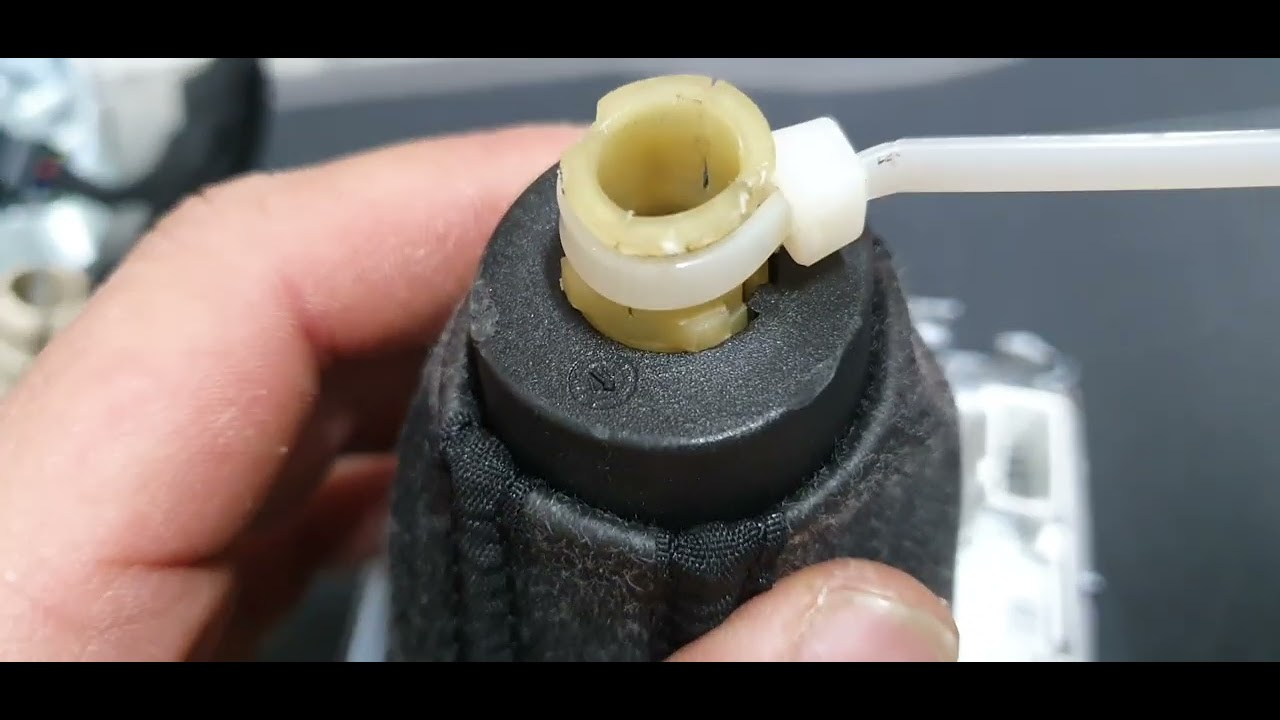 tutoriel installation du levier de vitesse à LED sur vw golf mk7.5 tsi 2018