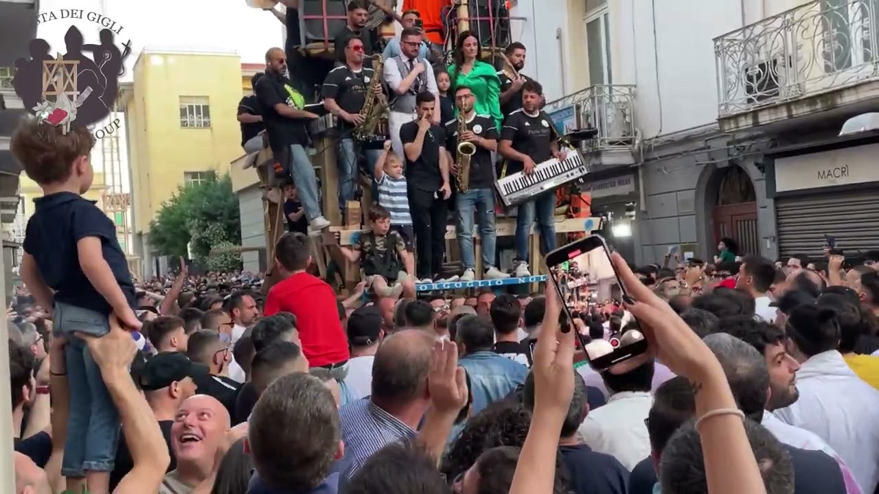 Nola 2023 Giglio del Sarto Prime alzate e arrivo a piazzetta Immacolata