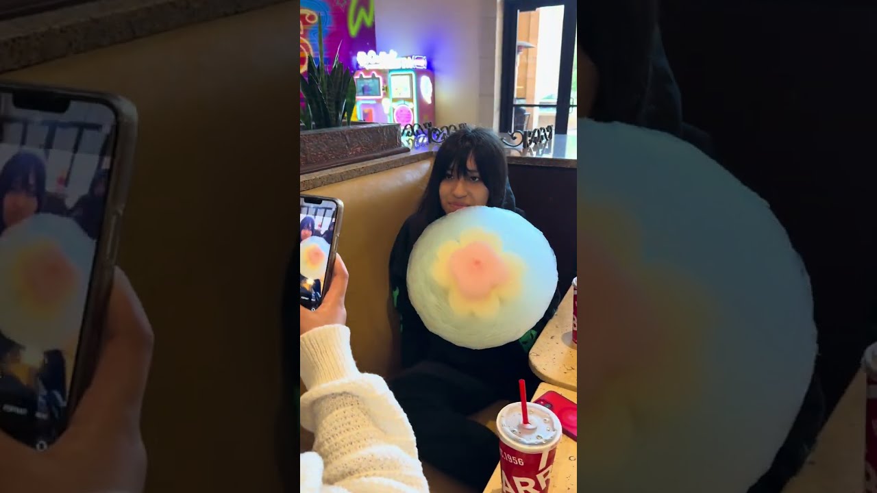 Después del concierto nos fuimos a comer al mall y encontramos una máquina para hacer algodones