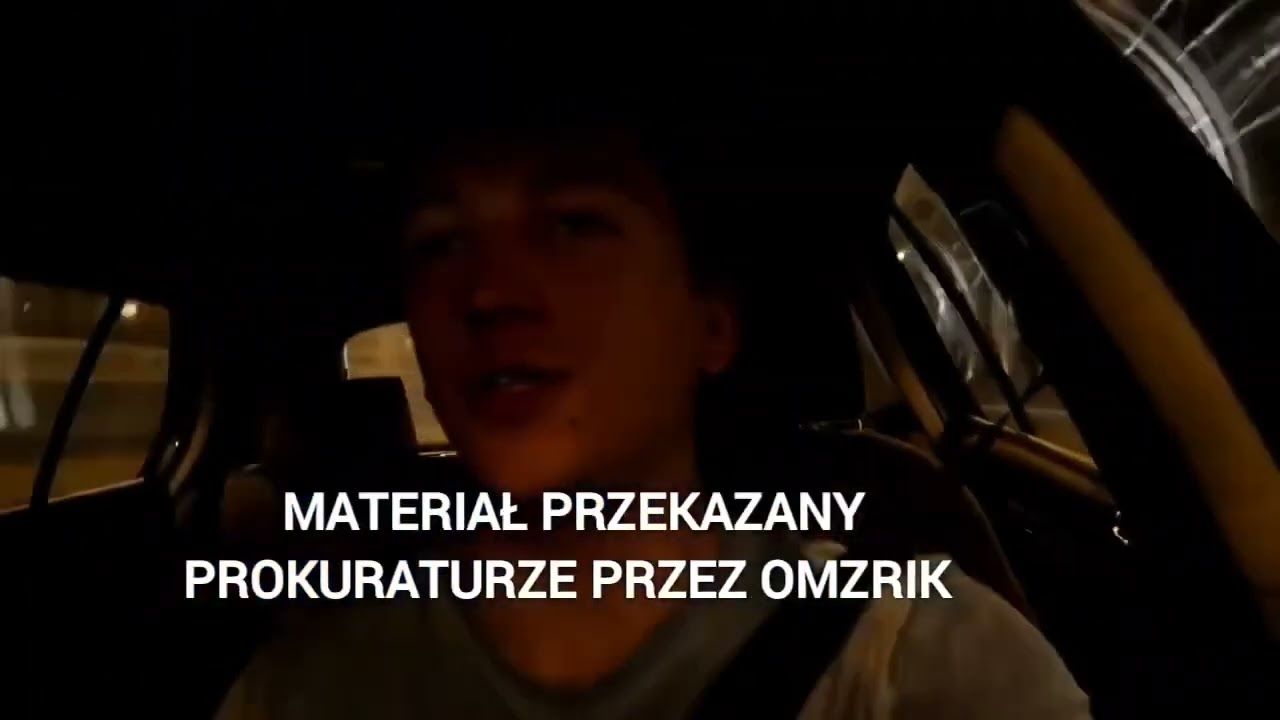 BANDYTA DROGOWY ROBERT BUCZYŃSKI JEDZIE PRZEZ WARSZAWĘ 150 KM/H I BAWI SIĘ TELEFONEM ORAZ APLIKACJĄ 