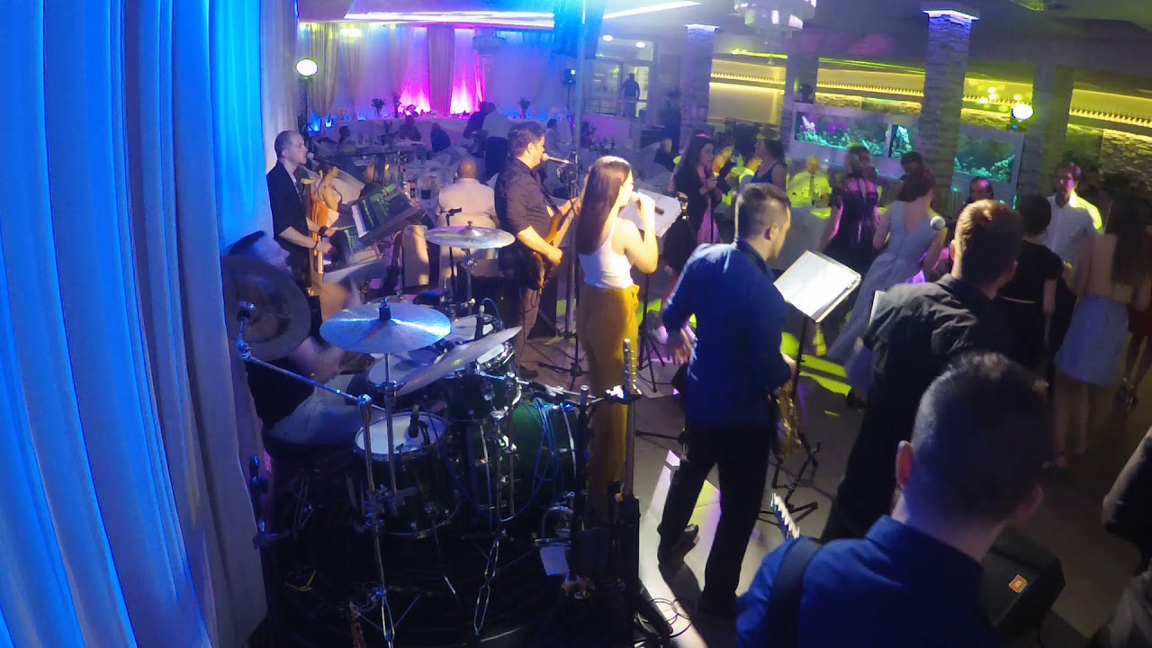 Grupa CENTRIFUGA - Daj obuci Levisice