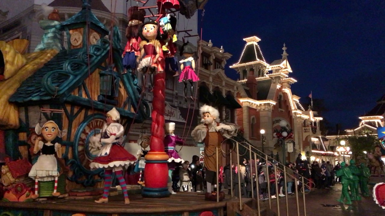 Disney's Magic on Parade (at night ) - Disneyland Paris (4K)