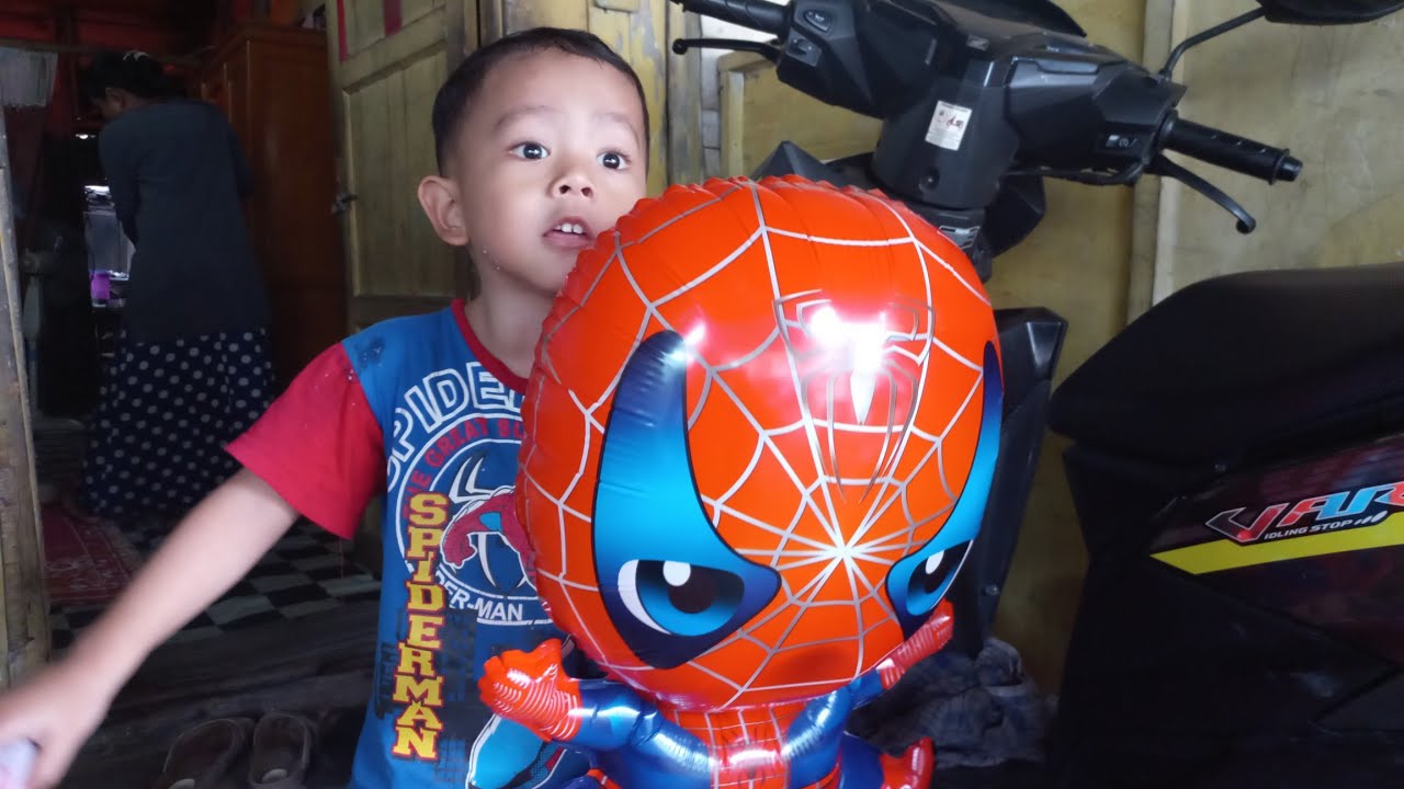 Mainan balon gas spiderman😃