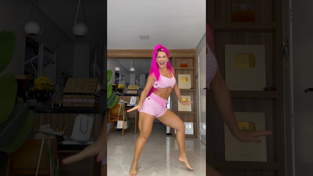 Amo dan&ccedil;ar pagod&atilde;o e descal&ccedil;a! 💖🎉 #pagode #braziliandancer