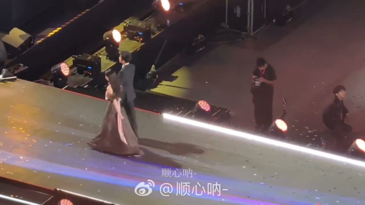 ✨#张晚意 #zhangwanyi /海外单元 | 亚太年度关注演员 /2025爱奇艺尖叫之夜/ cr水印
