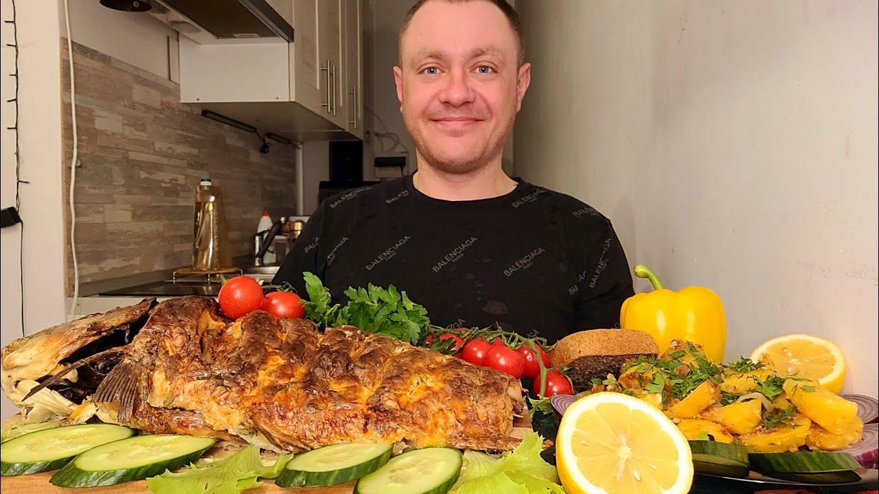 МУКБАНГ. ОБЖОР. КАРП 2,5 КГ. ЗАПЕЧЁННЫЙ В СМЕТАНЕ И СЫРЕ С КАРТОФЕЛЕМ. АСМР. FISH & CHIPS.