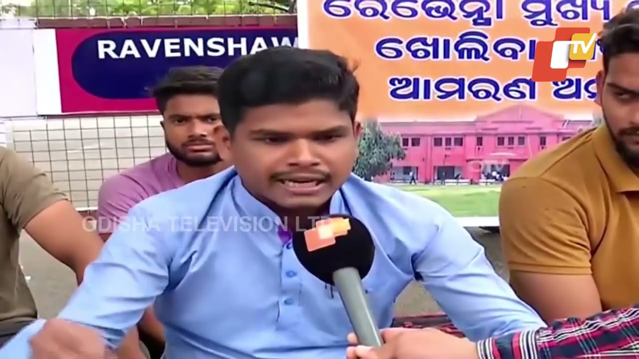 Ravenshaw students stage protest demanding opening of main gate