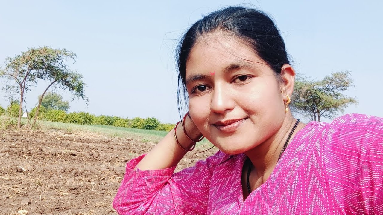 शेतात आले नवरोबाला भेटायला 🫣🥰💕 पण नवऱ्याची प्रतिक्रिया तर बघा 🤨