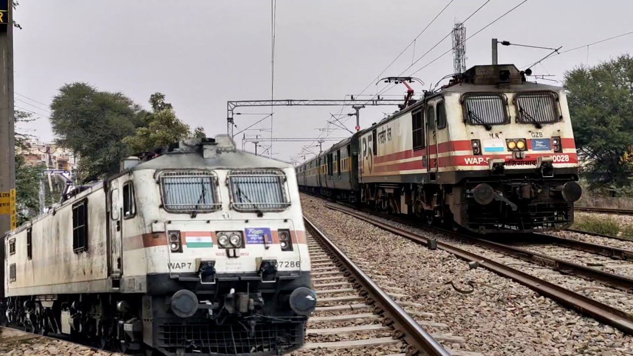 19601 Udaipur New Jalpaiguri Express and 12215 Dee Bandra Garib Rath Express Met Near Alwar Junction