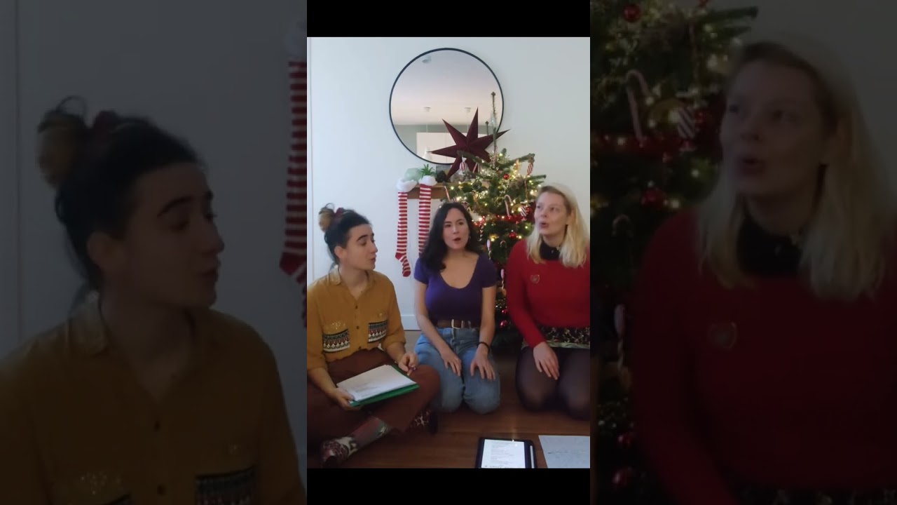 "J-I-N-G-L-E Bells" - Anna Stevens, Constance Arnaud & Azilis Esnault - à la maison !